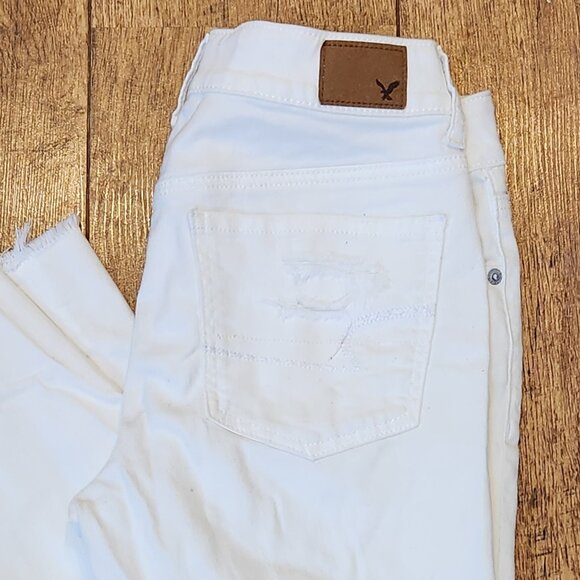 AMERICAN EAGLE Tom Girl Stretch Distressed Button Fly White Jeans - Sz 2 - Picture 6 of 8